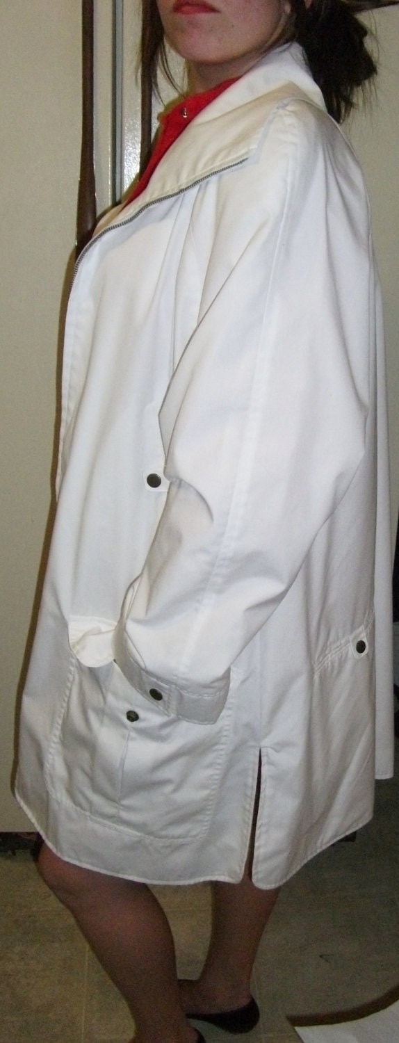 SALE 20% Off Vintage White 5 Pocket Windbreaker Jacket Medium Now 5.60 USD