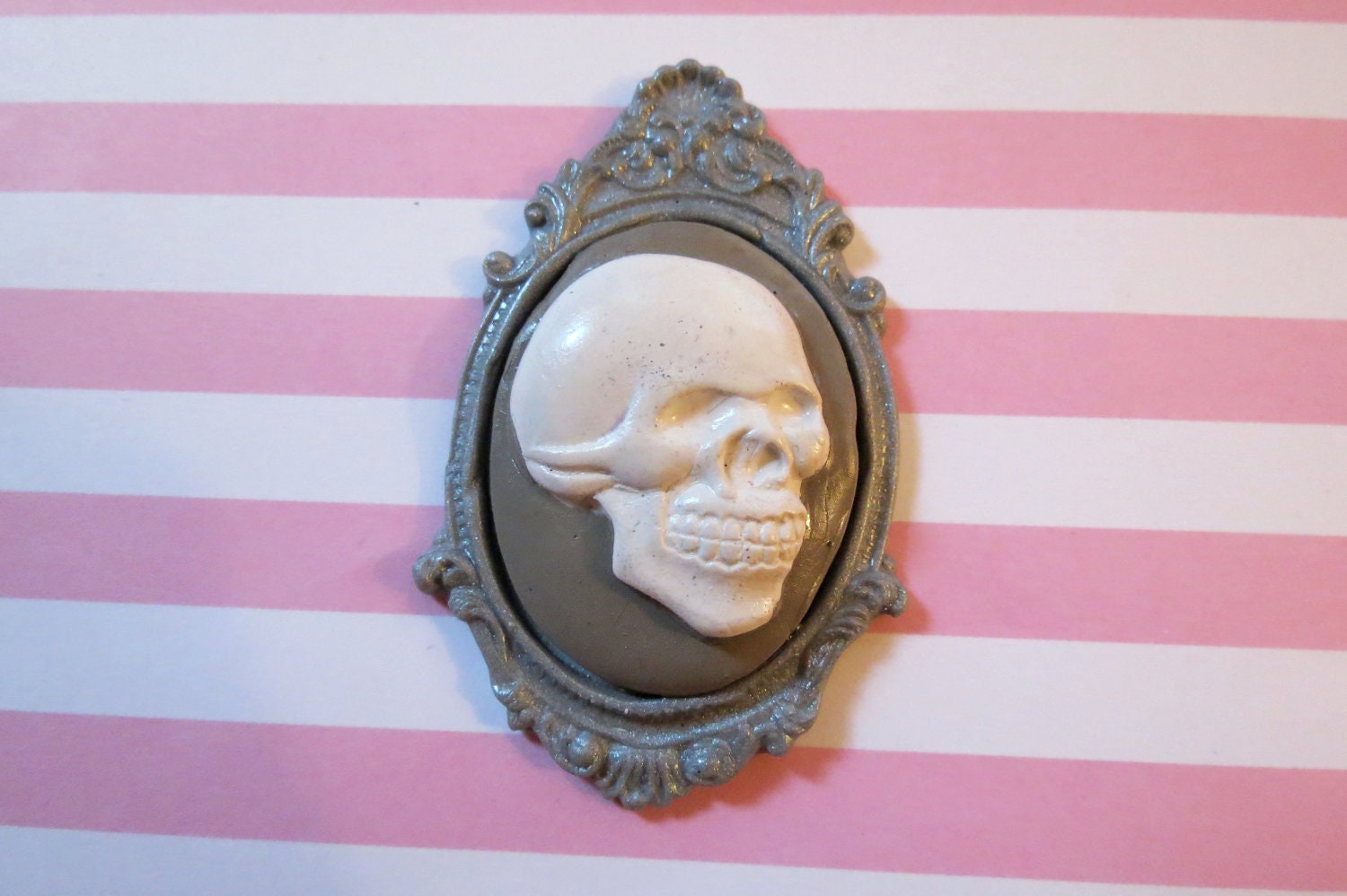 Skull Cameo Pendant OR Brooch (grey)