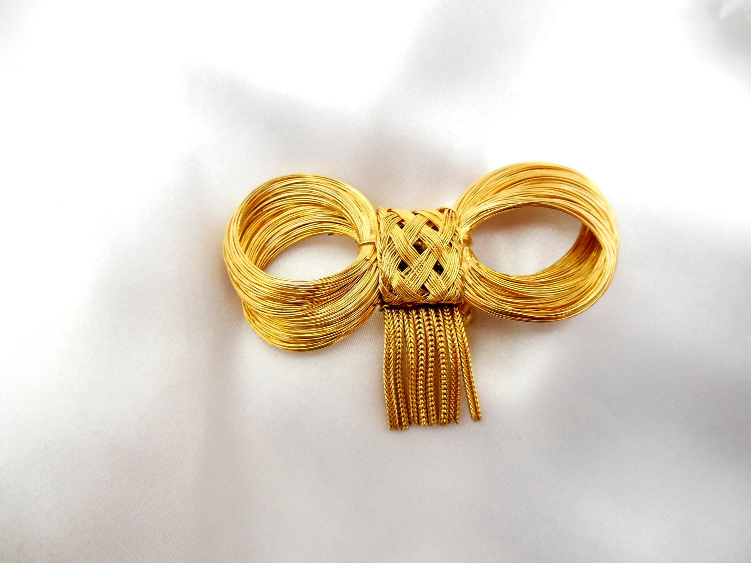 Vintage JEANNE Brooch Twisted Gold Wire and Dangling Chain Fringe