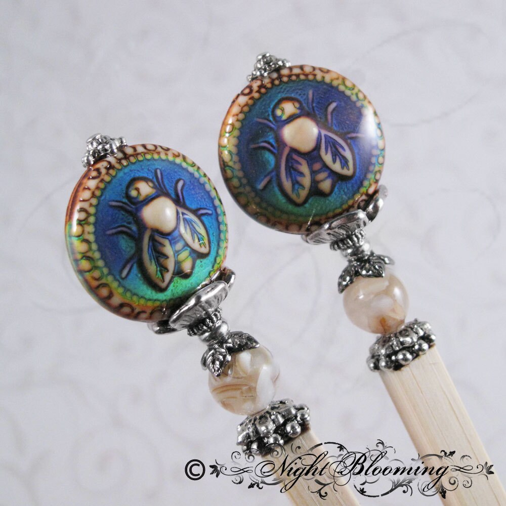 Trappings of the Thriae Bee Color-Changing Hair Sticks