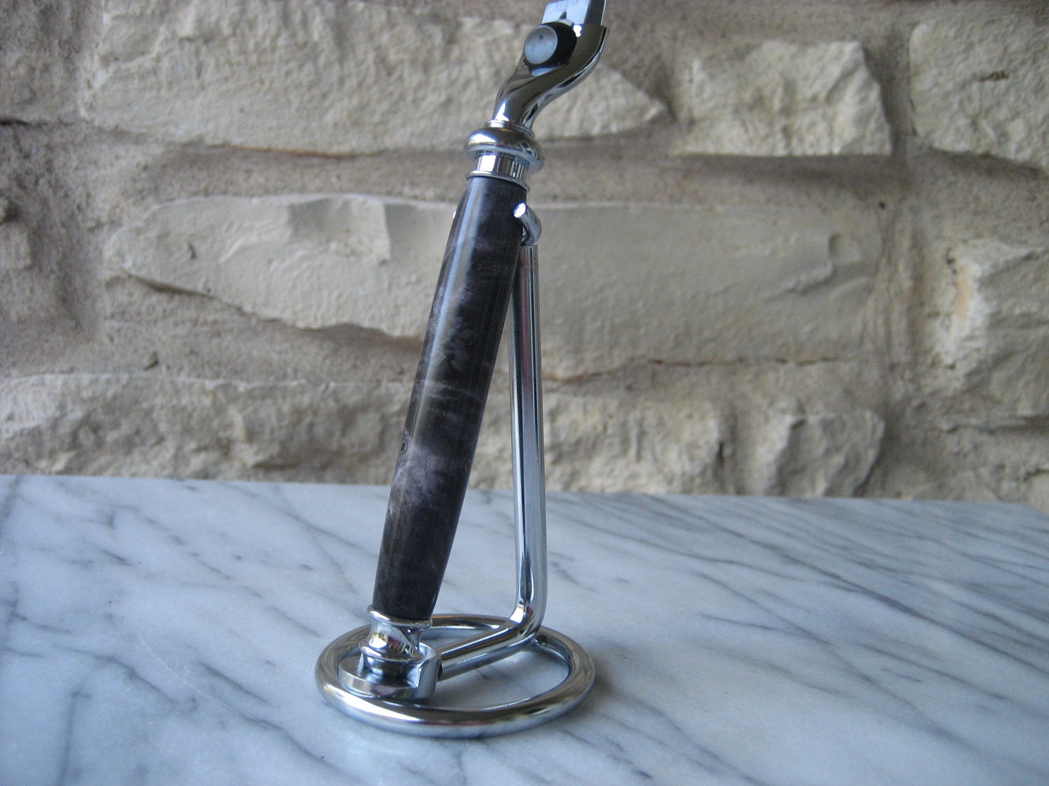Razor Handle with Stand (Chrome and Buckeye Burl)