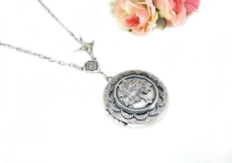 Silver Locket Necklace Vintage Locket  Tree And Bird  Photo Keepsake Jewelry