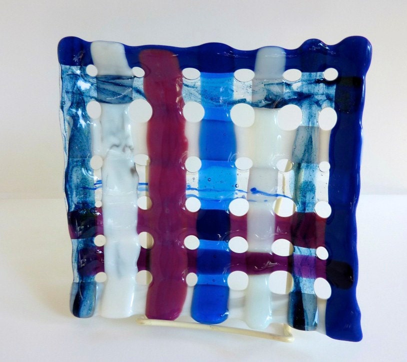 Woven Glass Plate in Blue, White and Pink