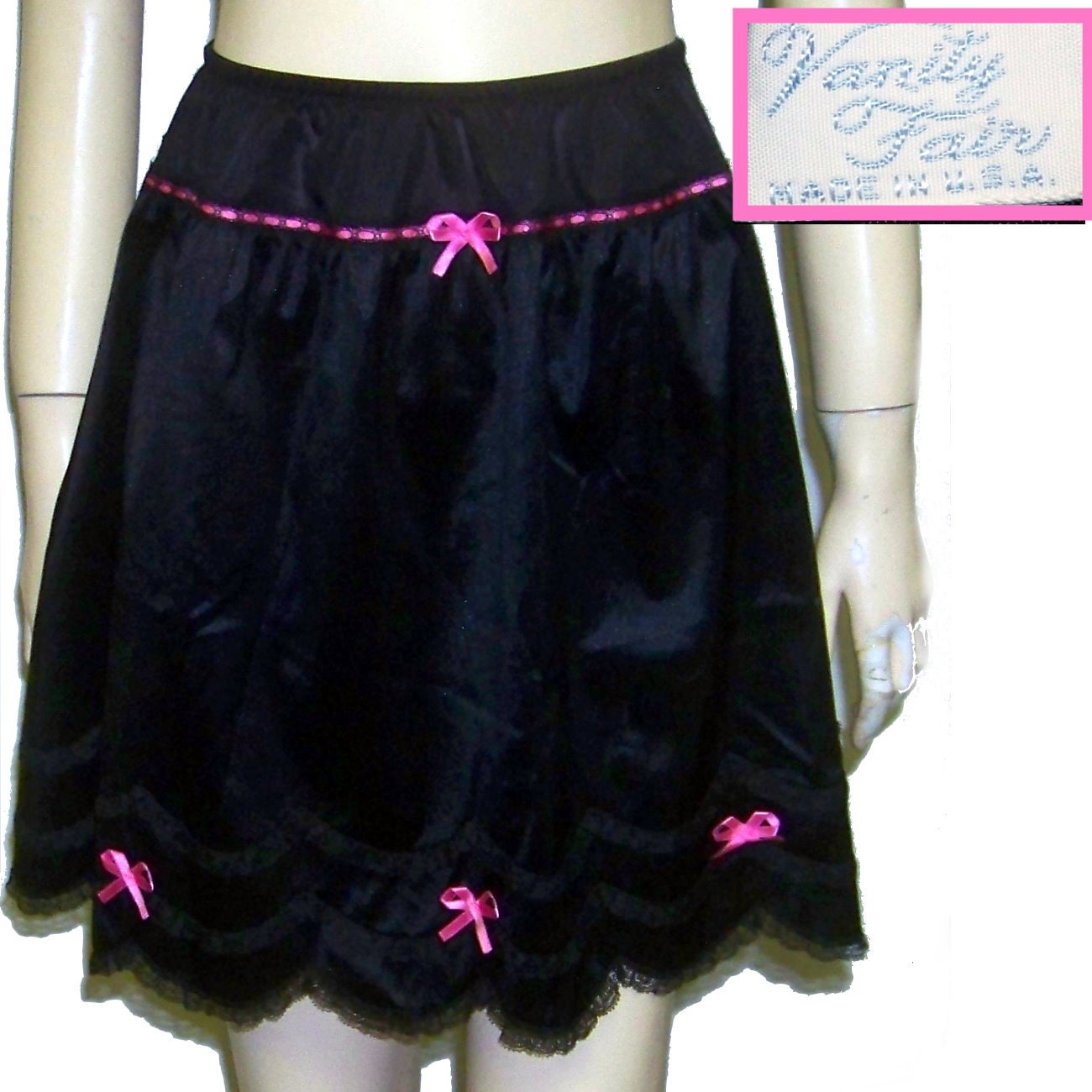 60s Vanity Fair half slip black nylon pink trim scallop lace hem XS