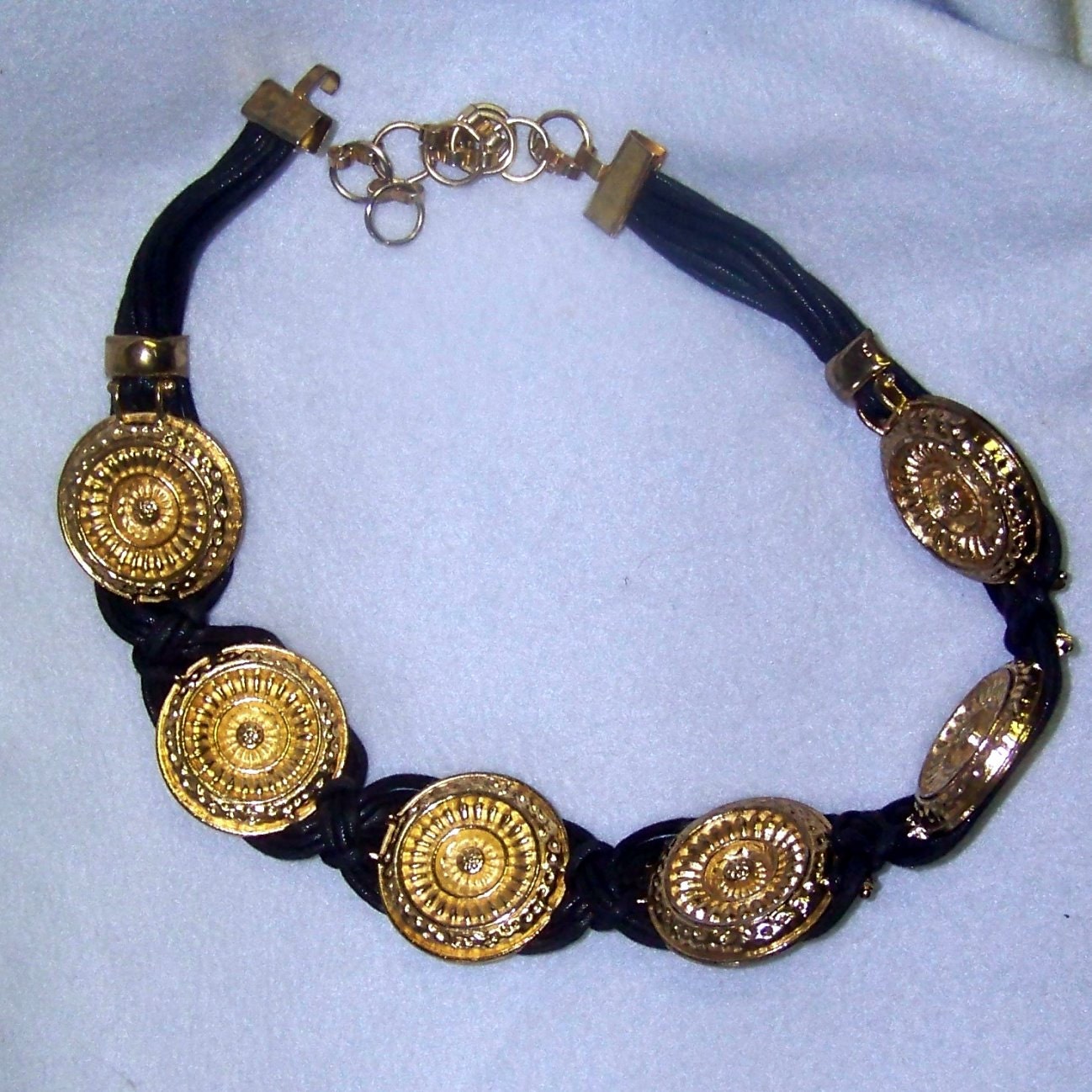 80s black leather goddess belt adjustable to 35 inch waist