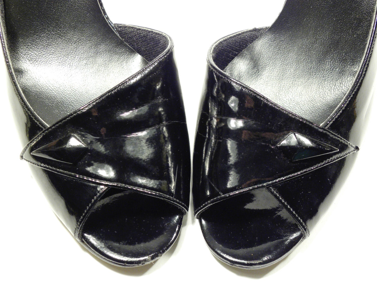 faux patent leather pumps . 1980s black triangle detail and diamond  peep toes by Fanfares . size 7 or 7 1/2