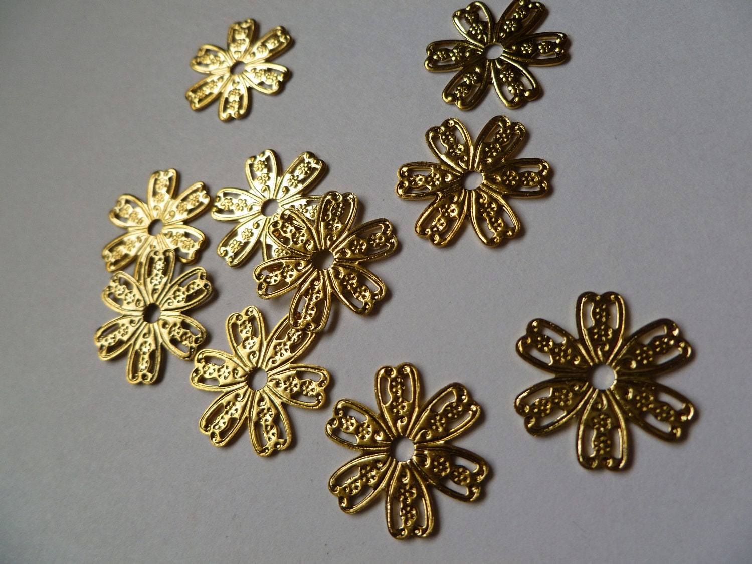 Filigree Components 17mm floral disc- pkg of 10