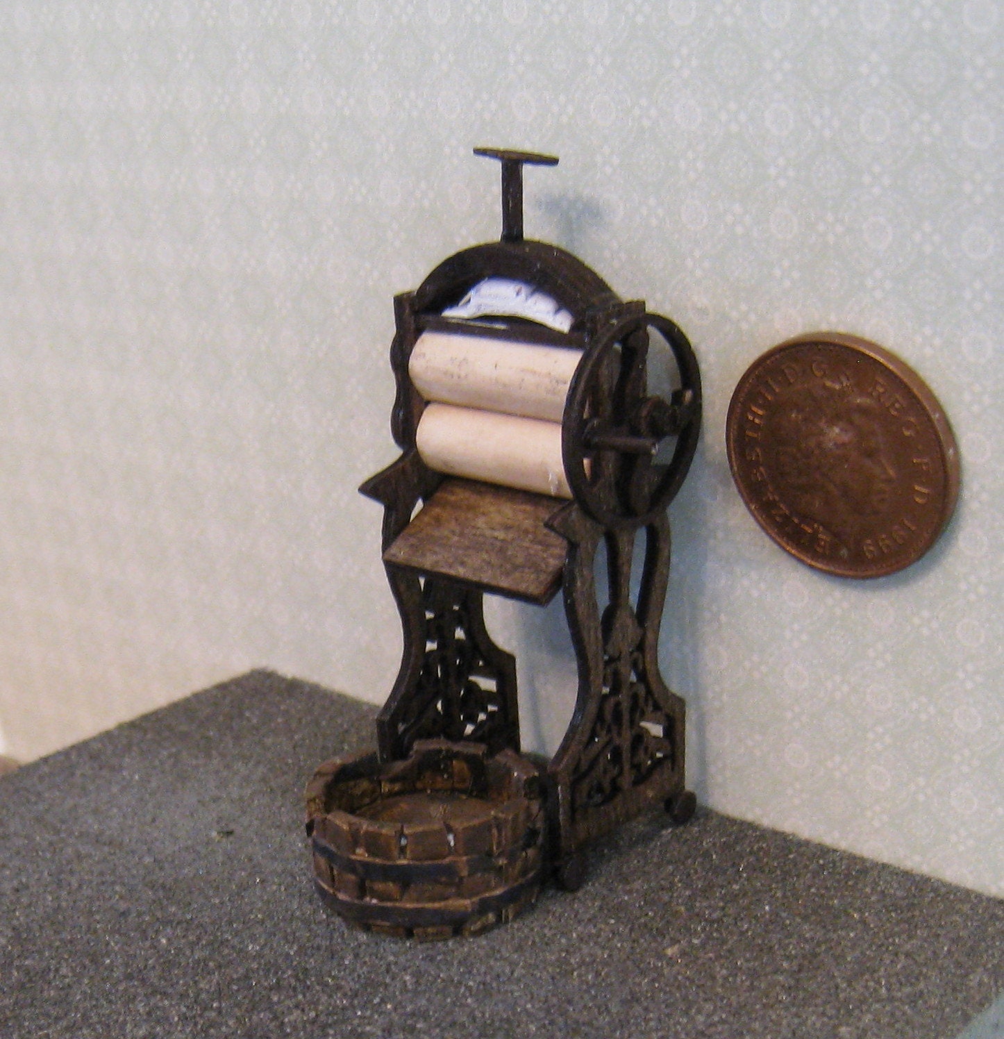 Mangle, Victorian style, Half Scale Dollshouse Miniature