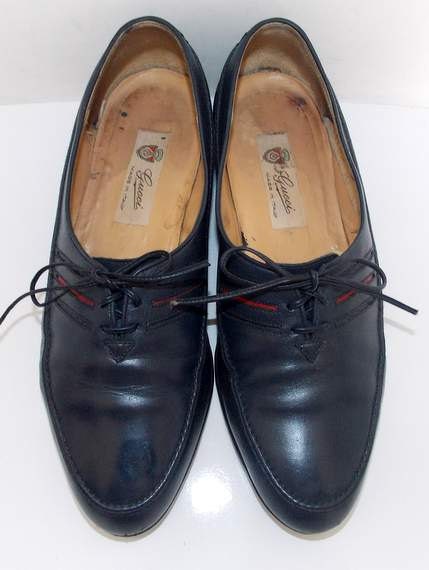 Sz 8 men, Sz 10 women Vintage traditional navy with red italian made flat Gucci lace up shoes.