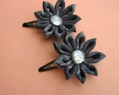 Gray Flower Hair Clips: Kanzashi Vintage Silk Daisies