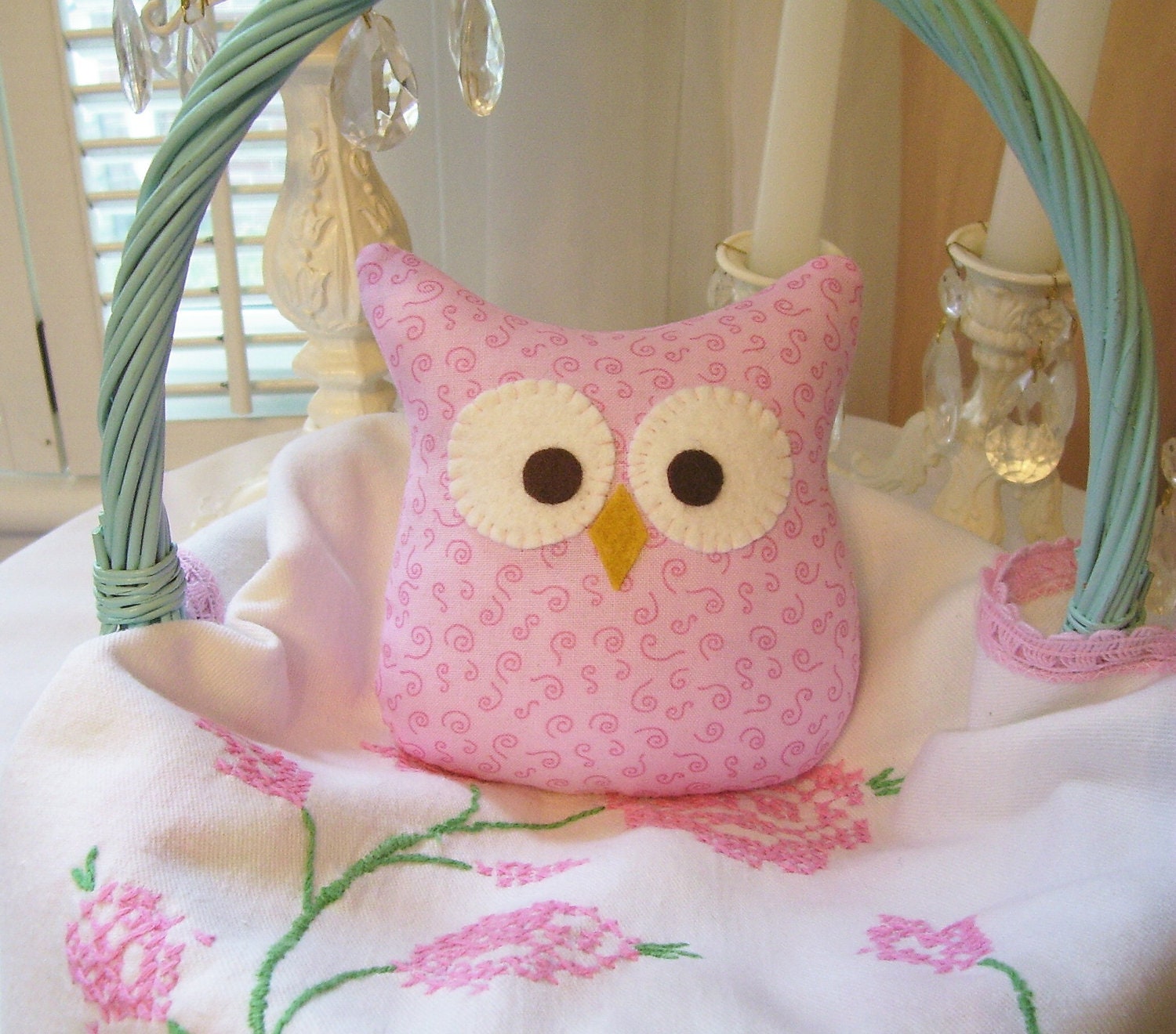 One 5 inch Shabby Owl in Pale Pink Swirles....Cute