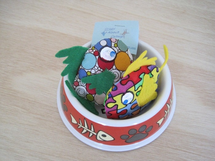 Dinner And Dessert (Cat Bowl, 2 Fish Toys and a bag of catnip) - Cat Toys -DD09F