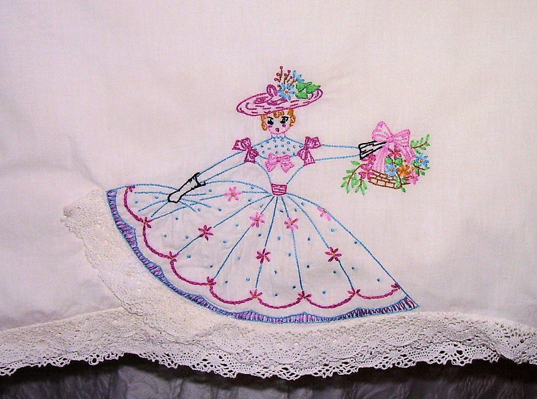 Vintage HAND EMBROIDERED PILLOWCASES, Set of 2, 1950s
