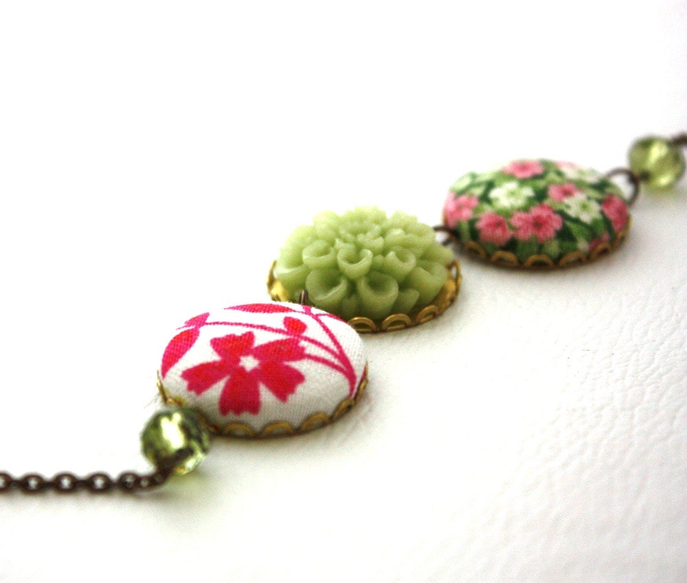 Preppy Flowers and Fabric Necklace : Floral Fashion in Pink and Green Round Colorful Necklace