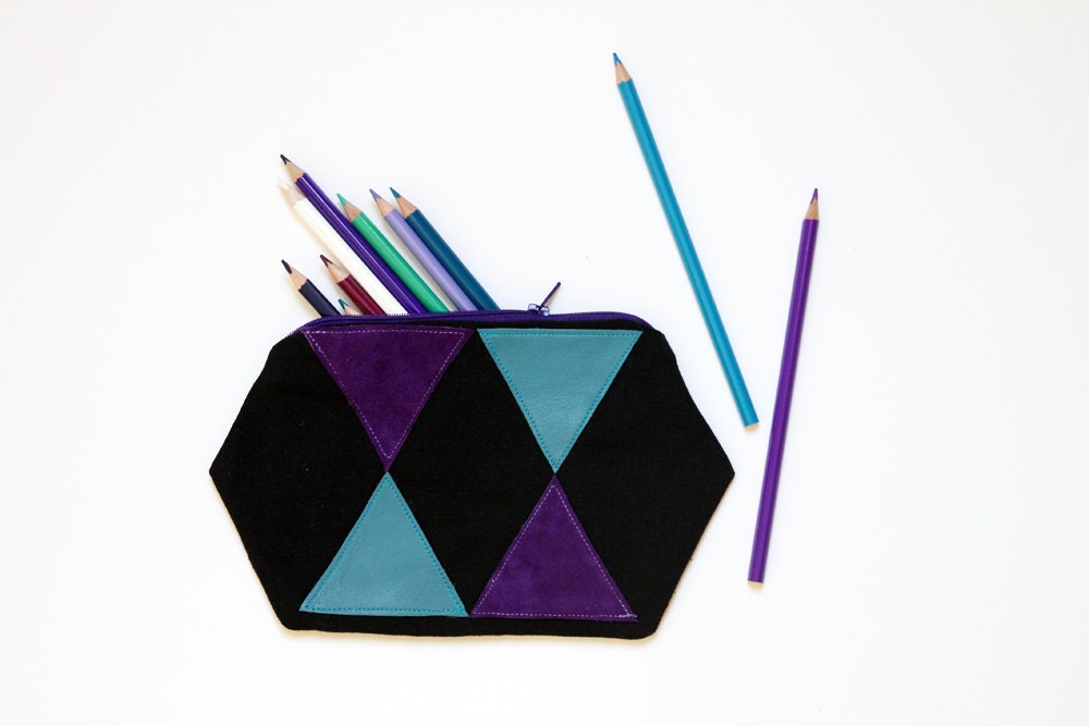 Zipper pouch linen and leather with triangle geometric pattern