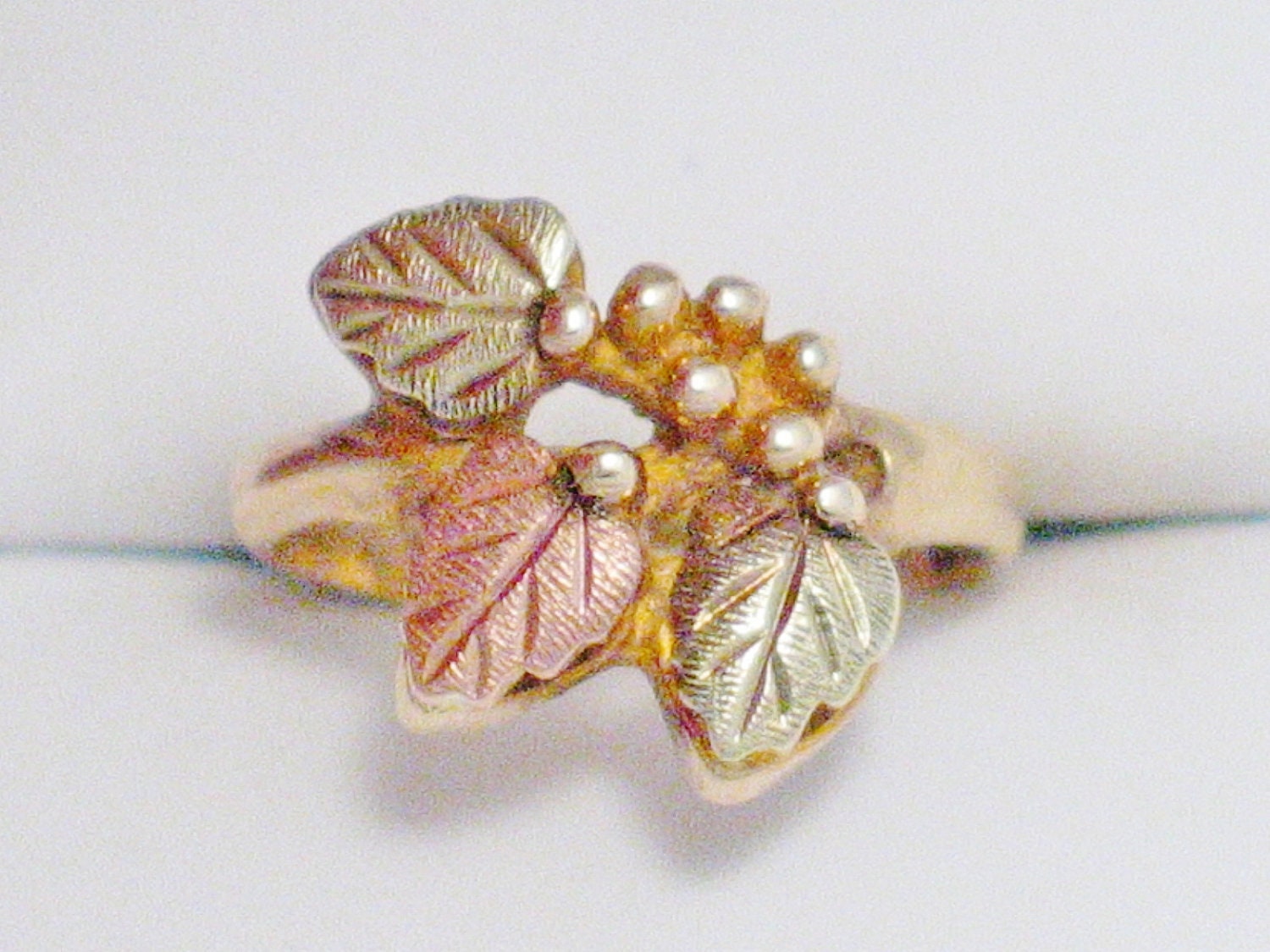 10kt rose green yellow gold grape leaf ring band sz size 2.5