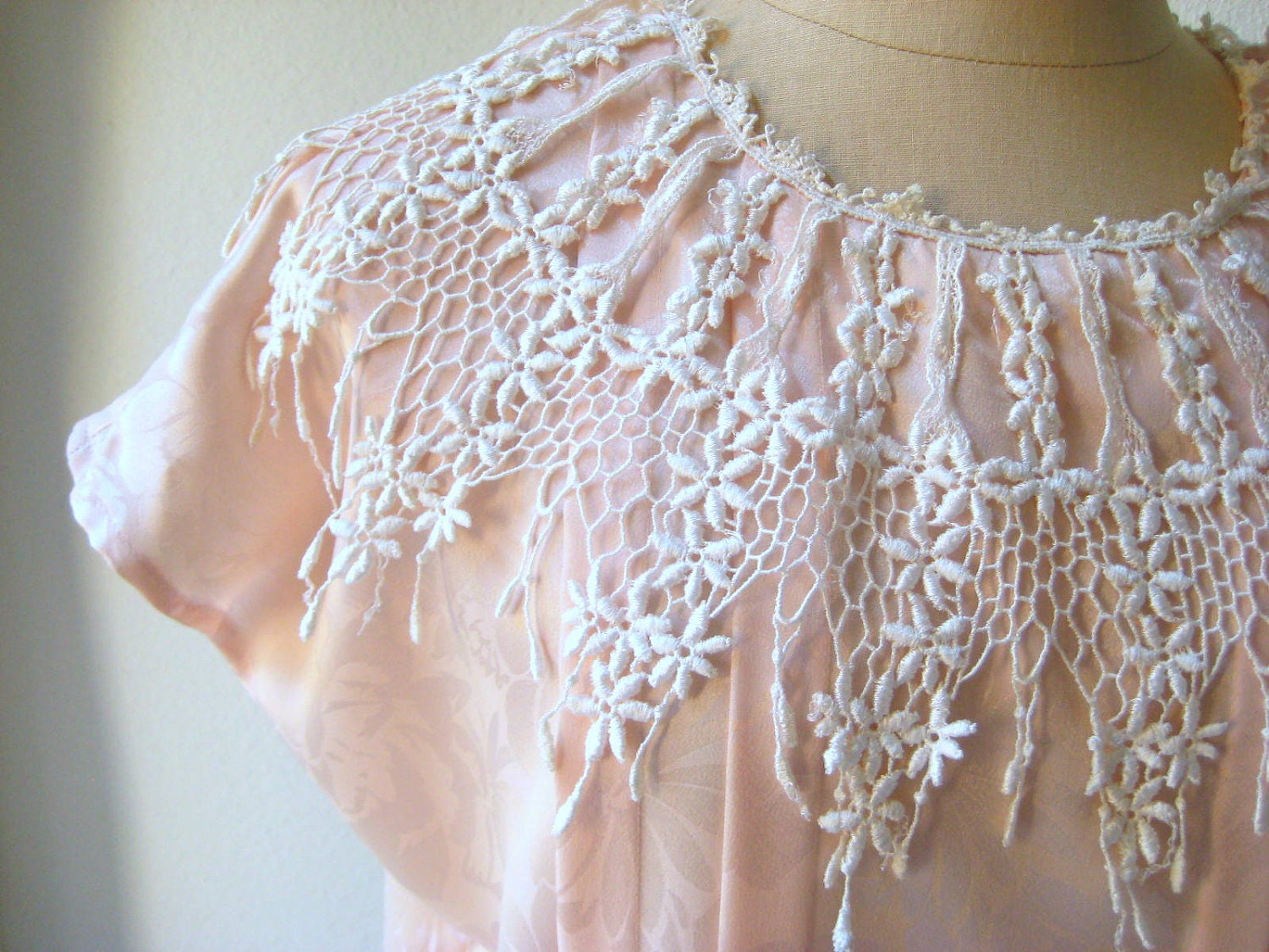 vintage romantic peachy pink short dress with venice lace overlay.
