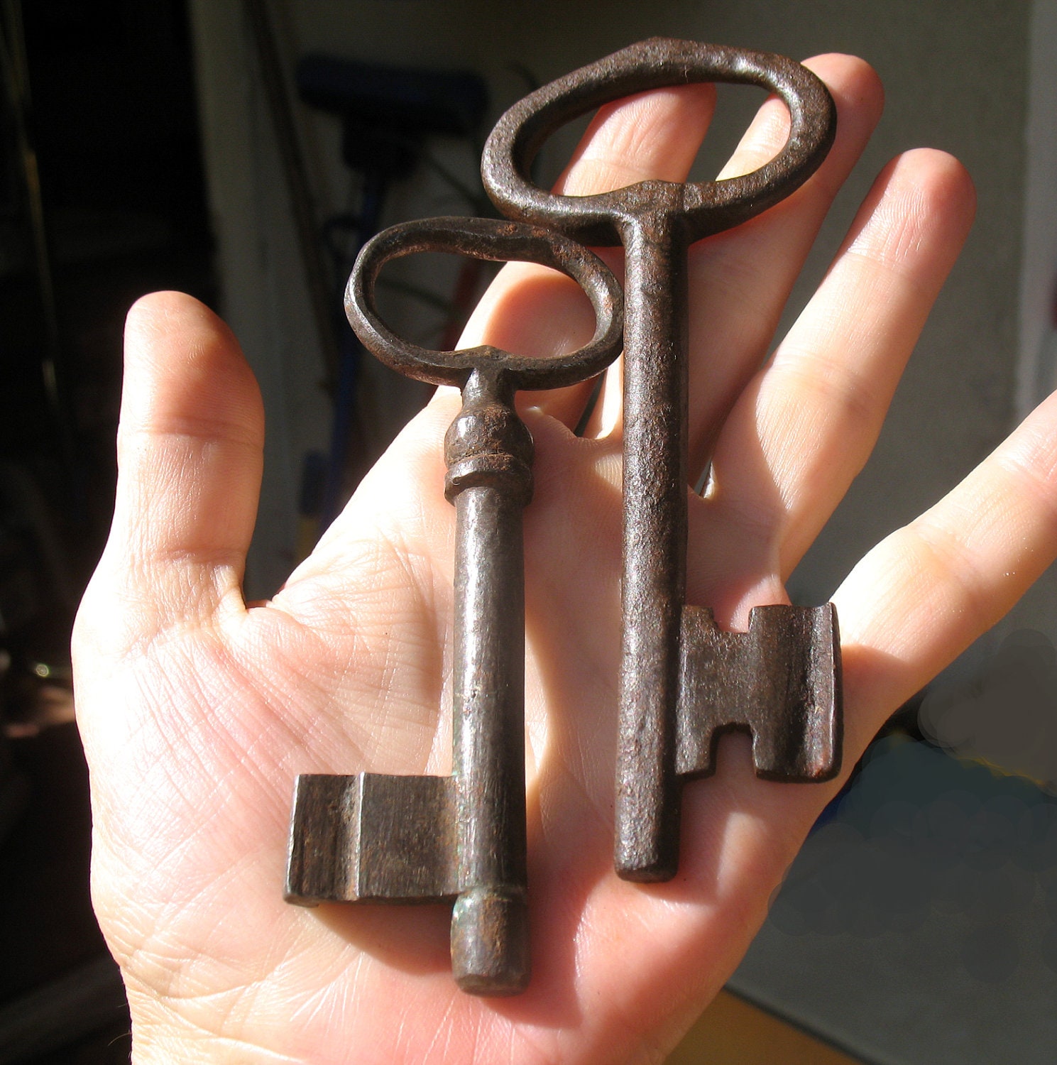 2 Antique Rustic Iron Keys (lot S13). - Artstock