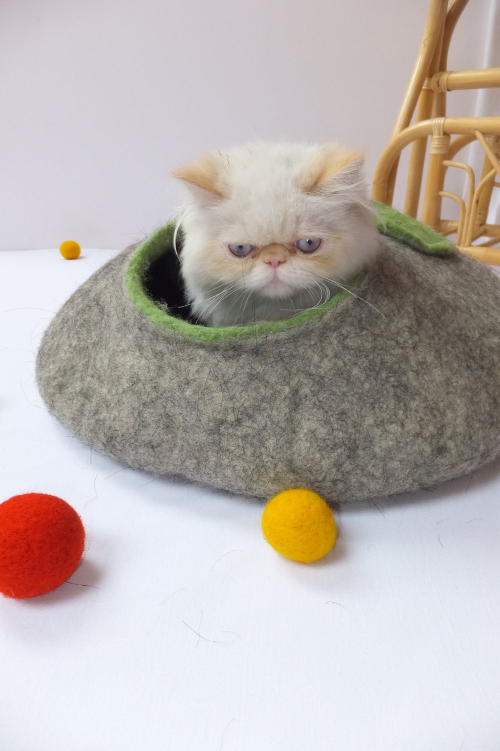 Cat house/Cat bed/Cat cave/Cat vessel. Handmade from natural wool. Grey/Green