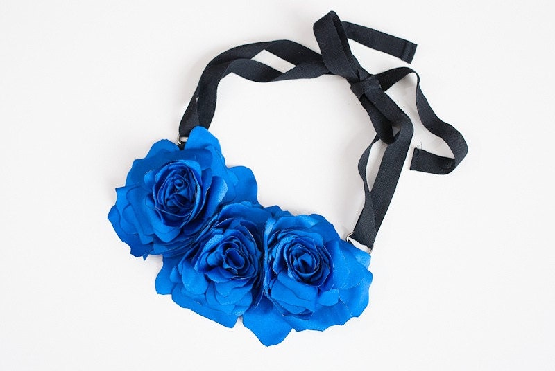 Fabric flower necklace / Blue