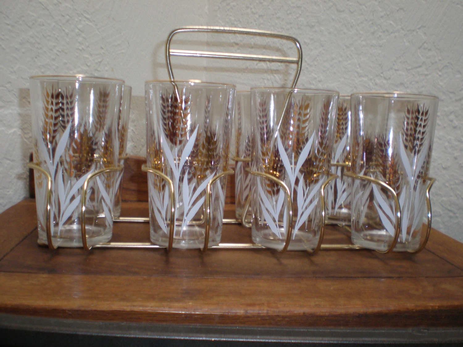 Glassware/ Barware Set Mid Century Highball Glasses in Carrying Rack -Hollywood Regency Bar-Ware Rare Set of 8 Gold "Wheat" Design Glasses
