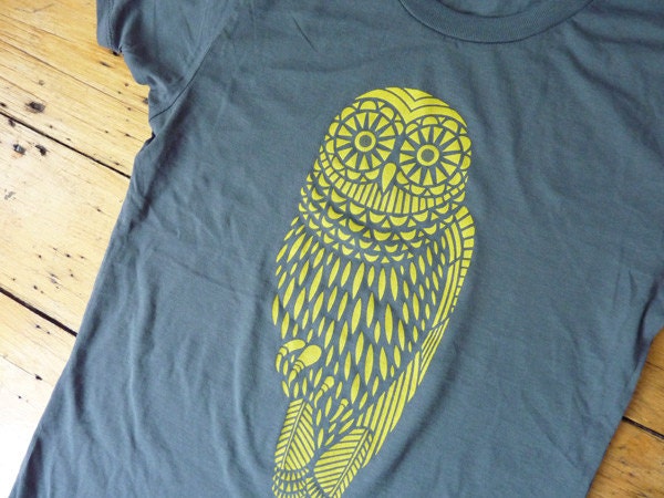 SALE - Yellow Owl on Gray T-Shirt -- Medium Womens
