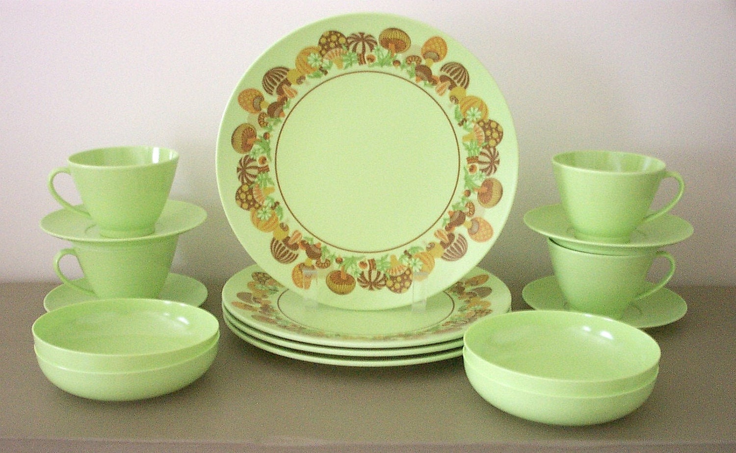 Mod 60s Melmac Dinnerware Set Lime Green with Mushrooms 16 Pcs