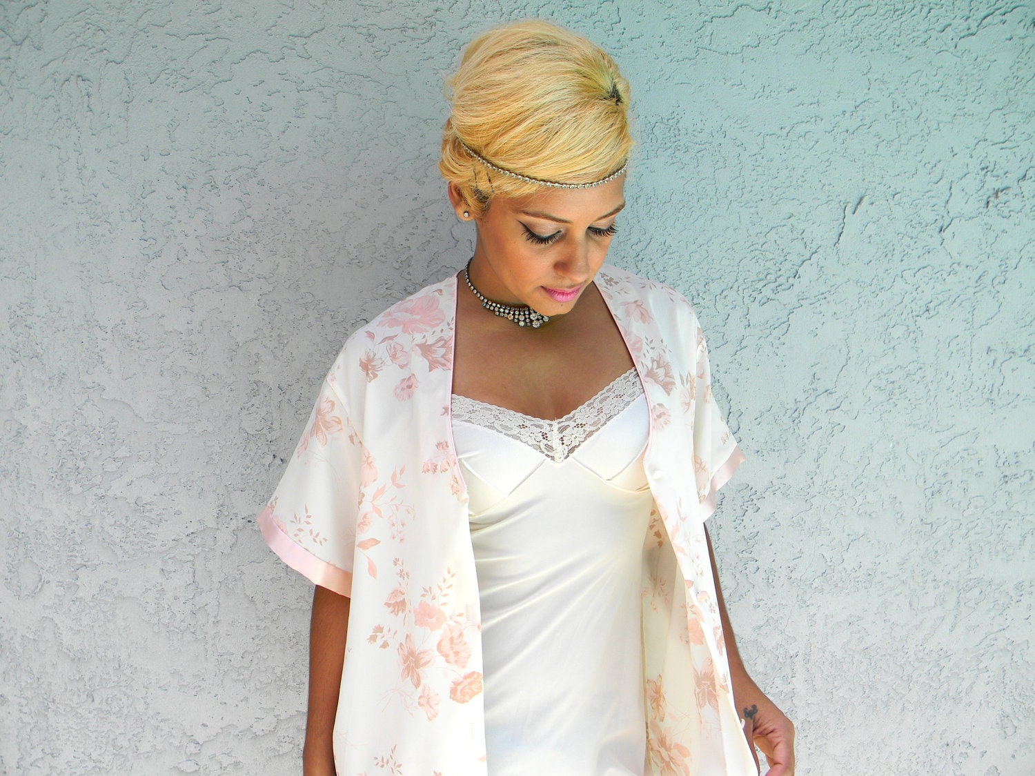 Vintage Lingerie - Vintage 70s Dainty Pastel Powder Pink/Taupe Floral Nightgown/Night Shirt/Sleepwear - Classy Elegant Nightie/Pajamas - m