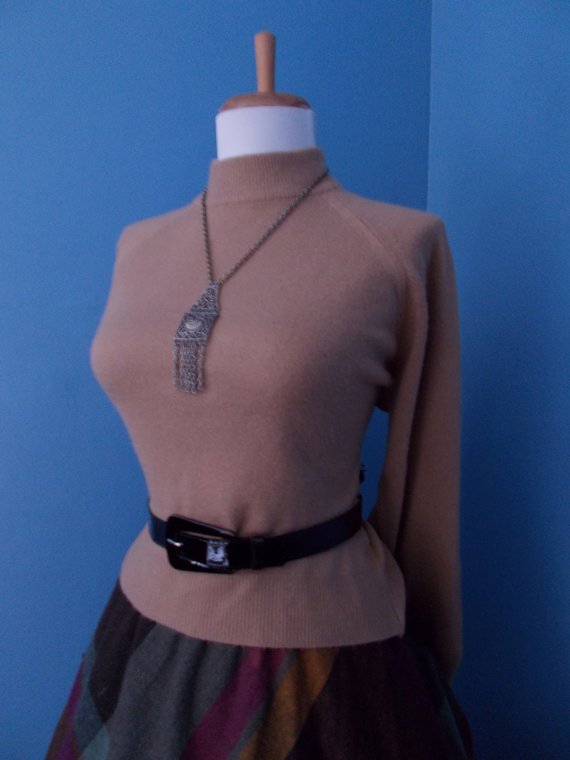 Sexy Snug Vintage 1960s Beige Tan Light Brown Knit Long Sleeve Mock Neck Sweater Top