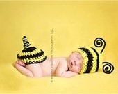Newborn baby bumble bee  hat and butt cover  props set  crochet Newborn photo props photography  girl boy