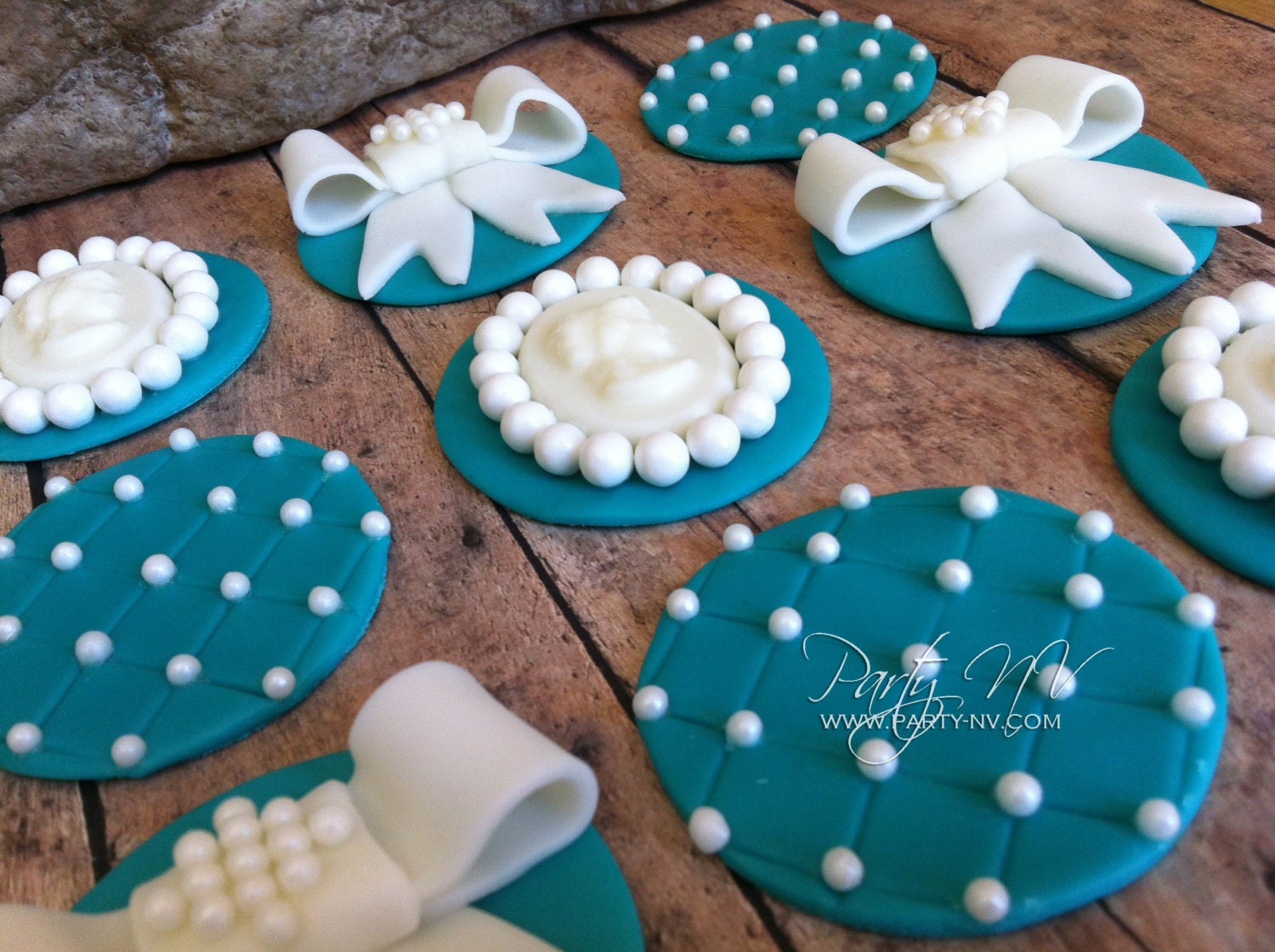 easy-fondant-cupcake-topper