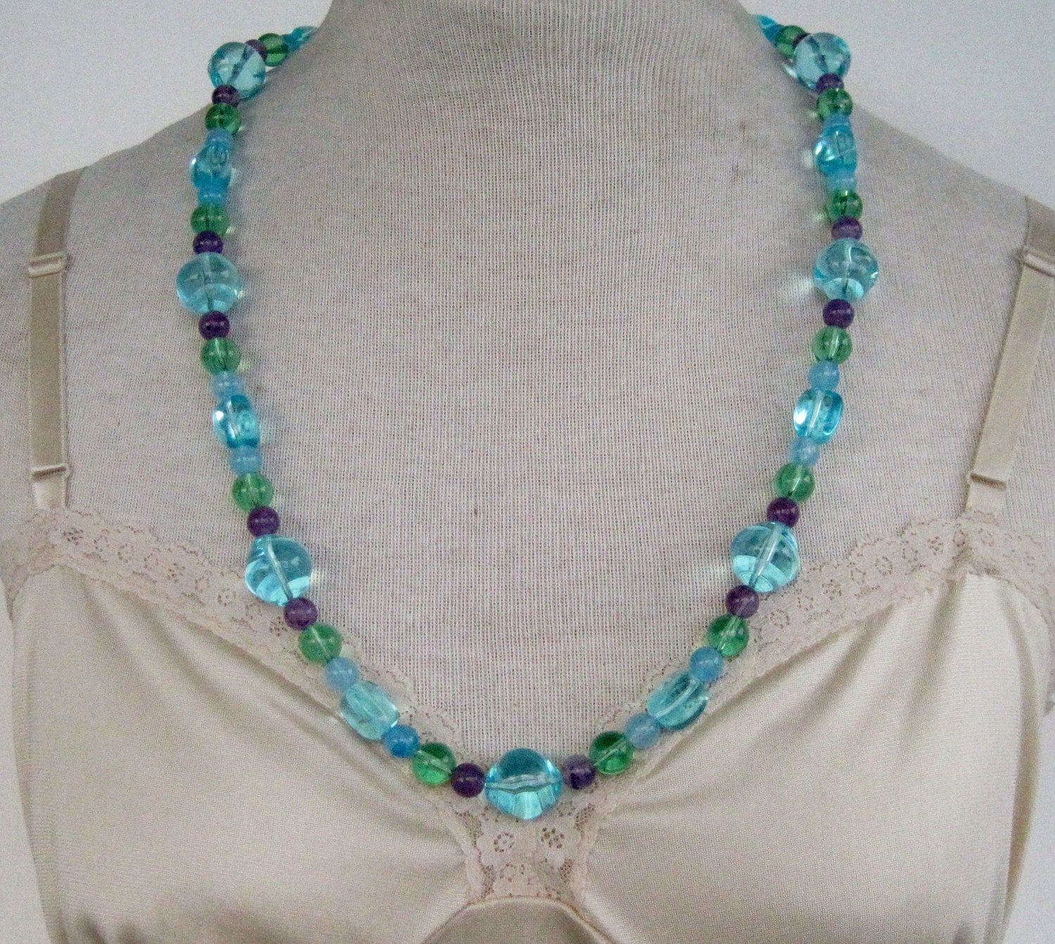 Vintage 1989 Kawaii Beach Unsigned Avon Sea Swept Teal Turquoise Aqua Blue Green Purple Lucite Bead Beaded Necklace in Original Box