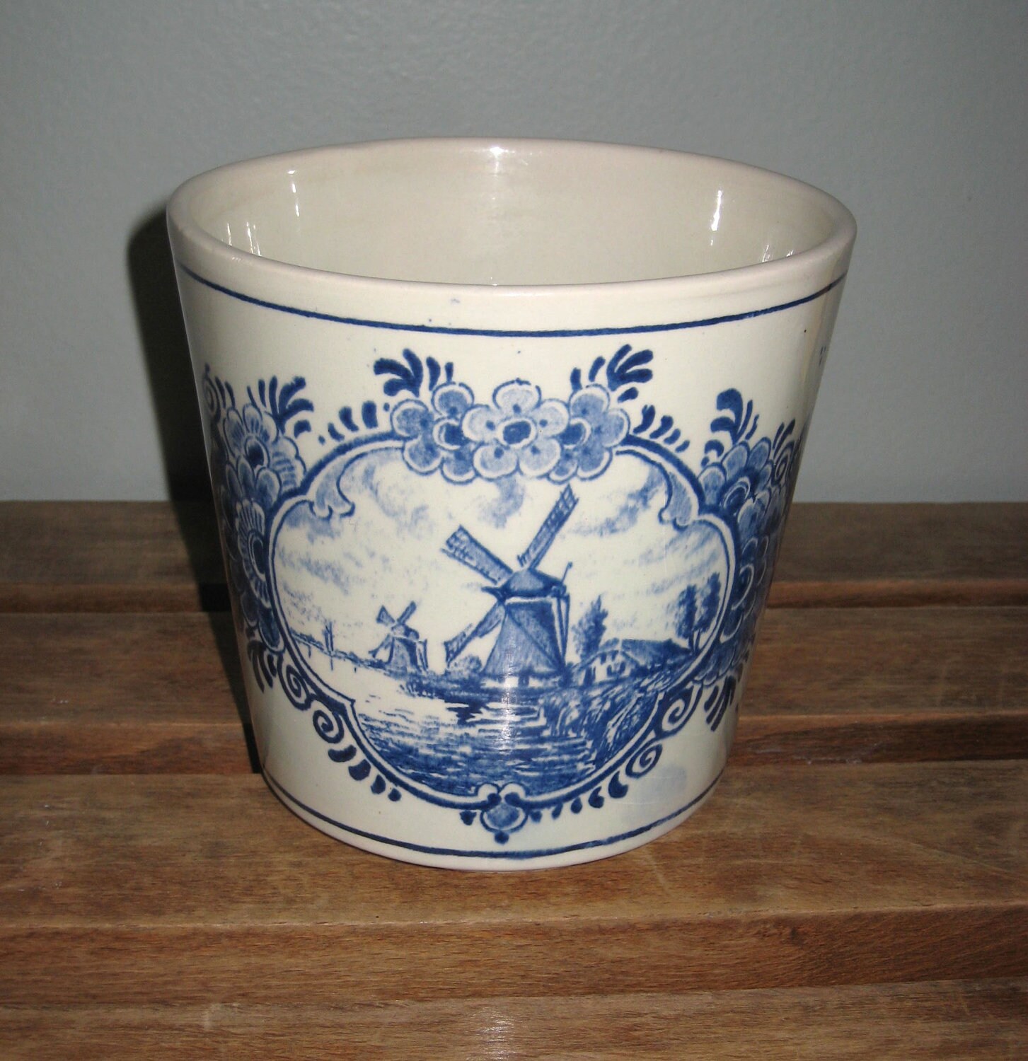 DELFT BLUE Hand Painted Dutch Flower Pot by urbanfindschicago