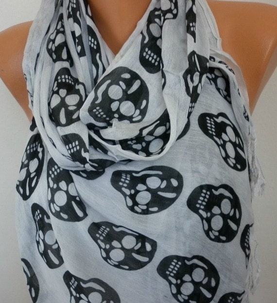 Light Gray  Scarf  - Fabric Large Skulls  - fatwoman
