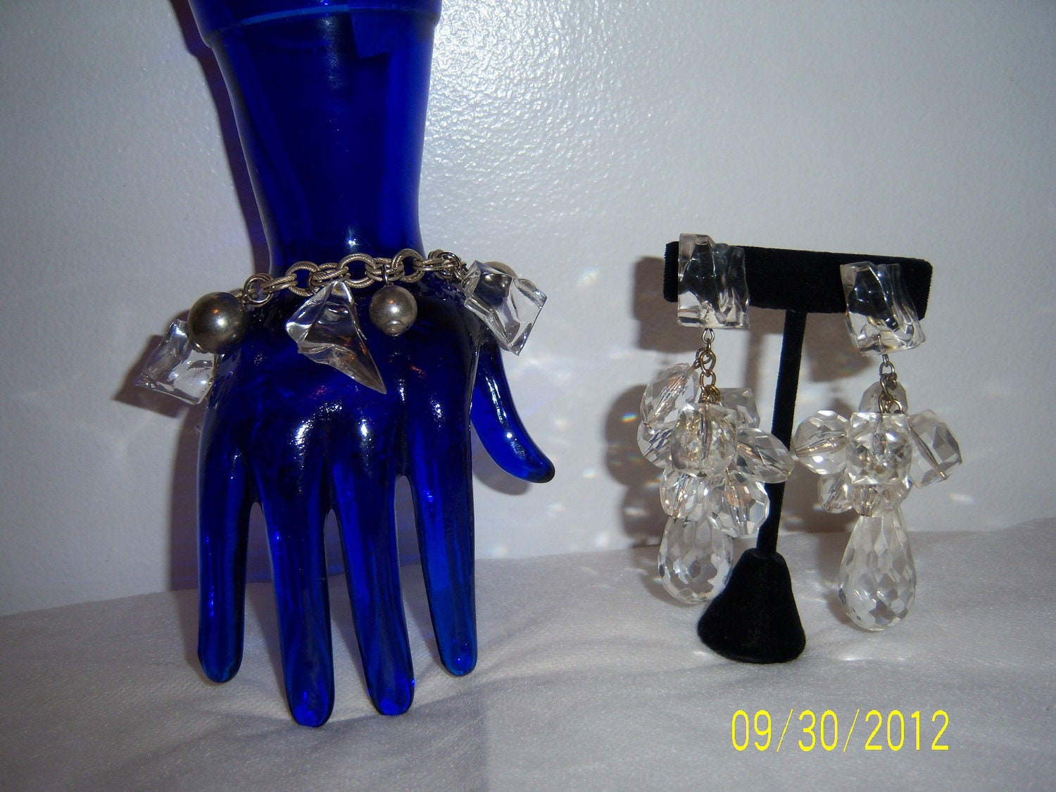 Mod Chic Clear Lucite Dangle Bracelet And Earrings Set -  Retro Lucite Chunky Asymmetrical Ice Rock Charms Bracelet And Clip On Earrings Set