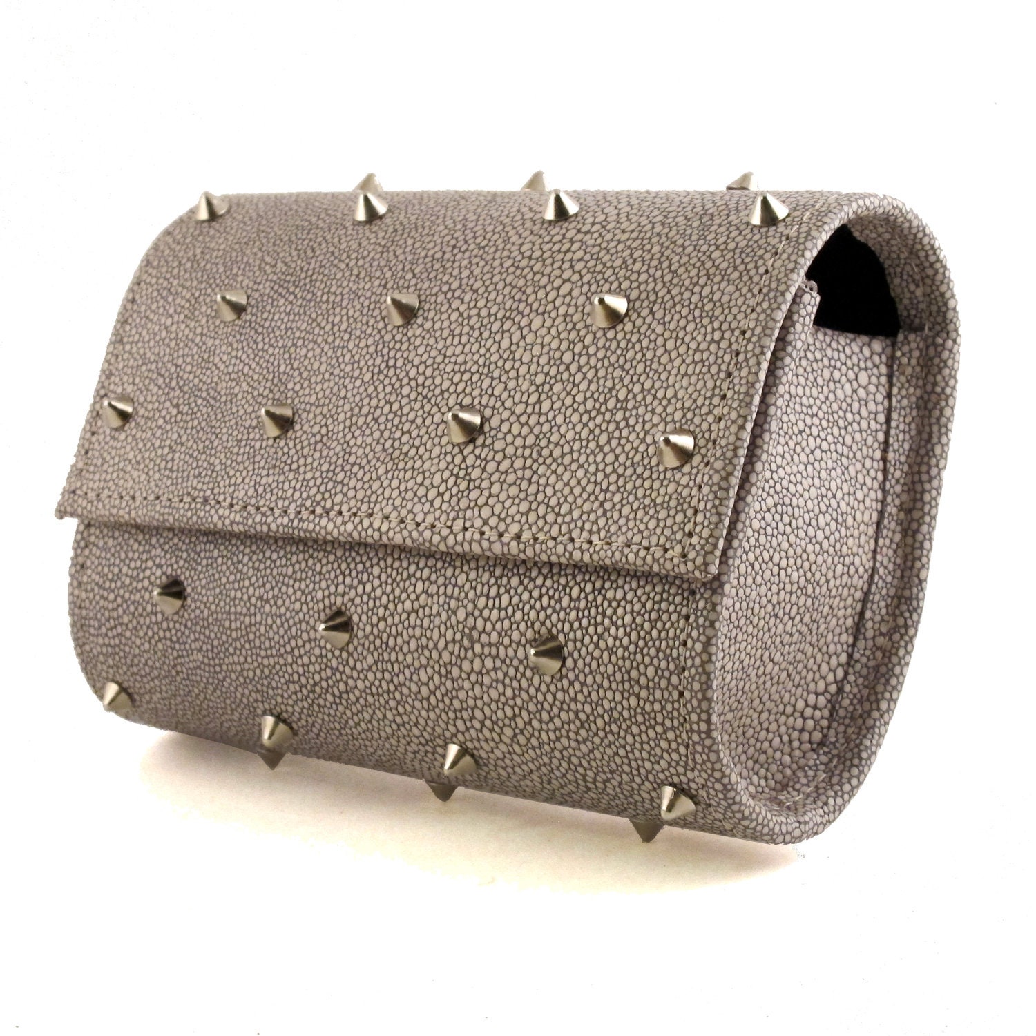 d.bgs spike studded clutch (gray stingray w. silver spikes)