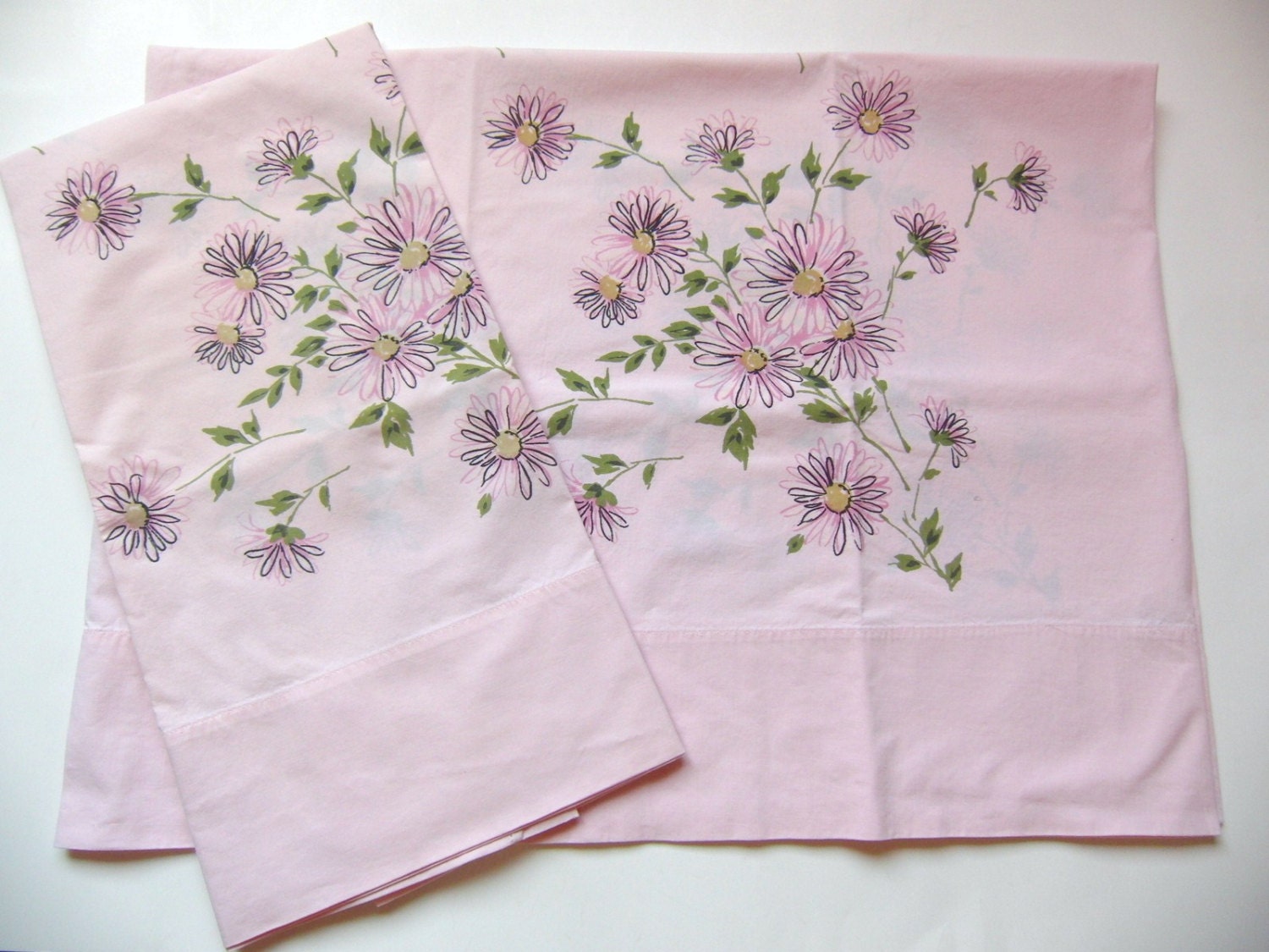 Vintage Pink Daisies Standard Pillowcase SET (2) PAIR