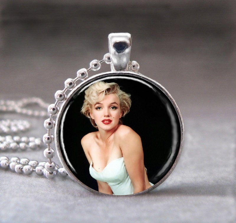 Photo Pendant, Art Pendant, Glass Dome Pendant  Marilyn Monroe no 997-14