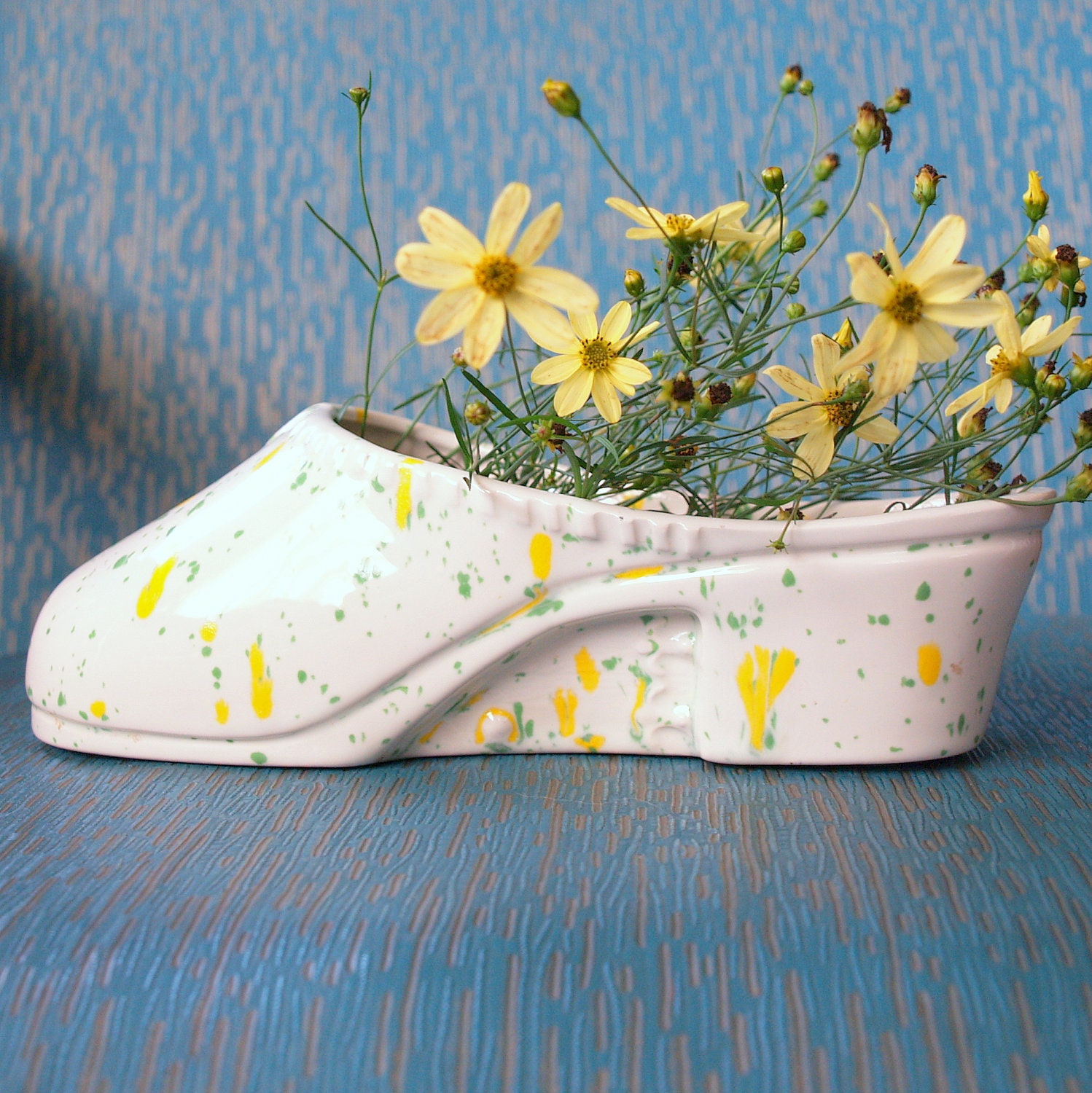 60s BOHO CHIC CLOG Retro Shoe Planter Splatter Glaze Cool 1960s Mid Century Kitschy Vintage Holland Mold Clog White Yellow Green Speckle