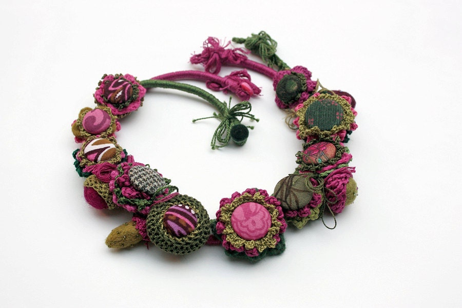 Green fuchsia crochet necklace with fabric buttons OOAK