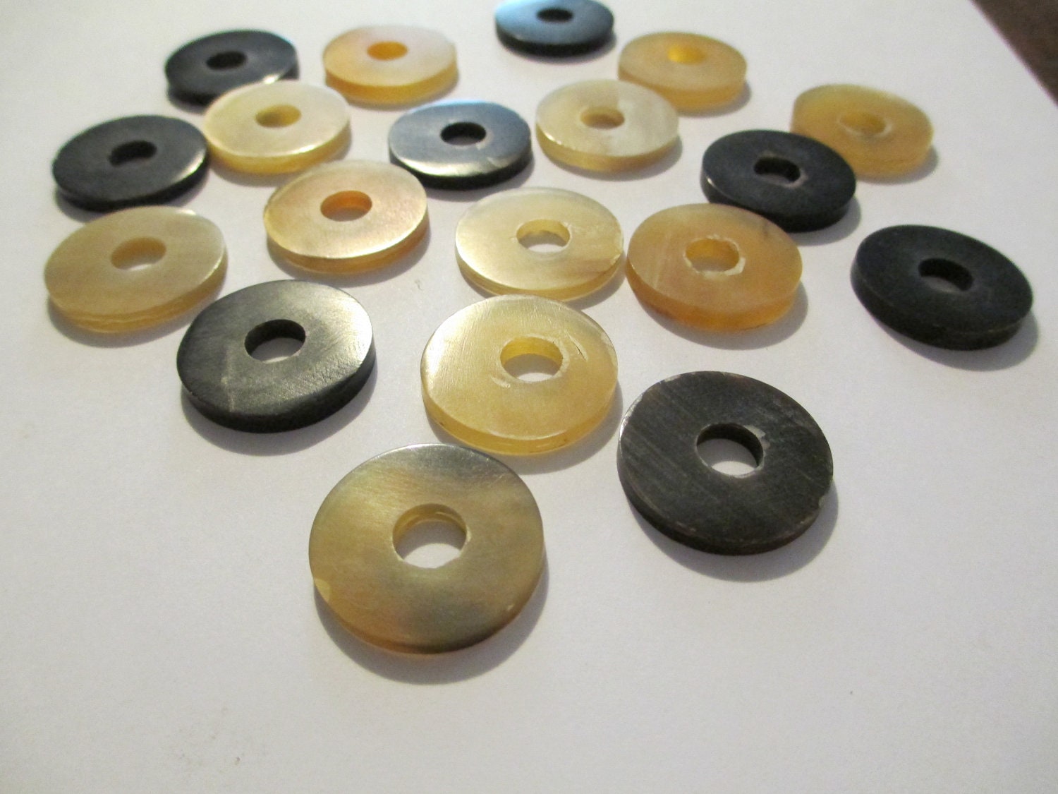 Vintage Beads, 20 horn bone beads round donut shaped Ethnic beads 21mm brown & tan