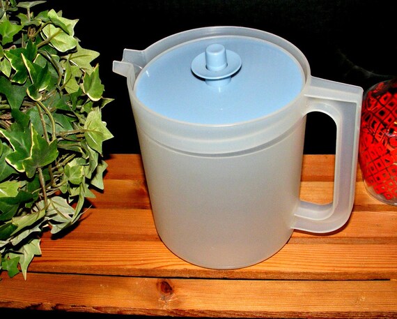 Vintage Tupperware Pitcher Blue Button Lid by SeLEcTiViTiEs