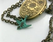 Photo Locket - Bird Locket Photo  - Vintage Picture Locket  - Antique Gold Locket - Verdigris Bird Locket - Original