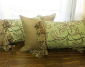 Set of 2 fringed burlap pillows