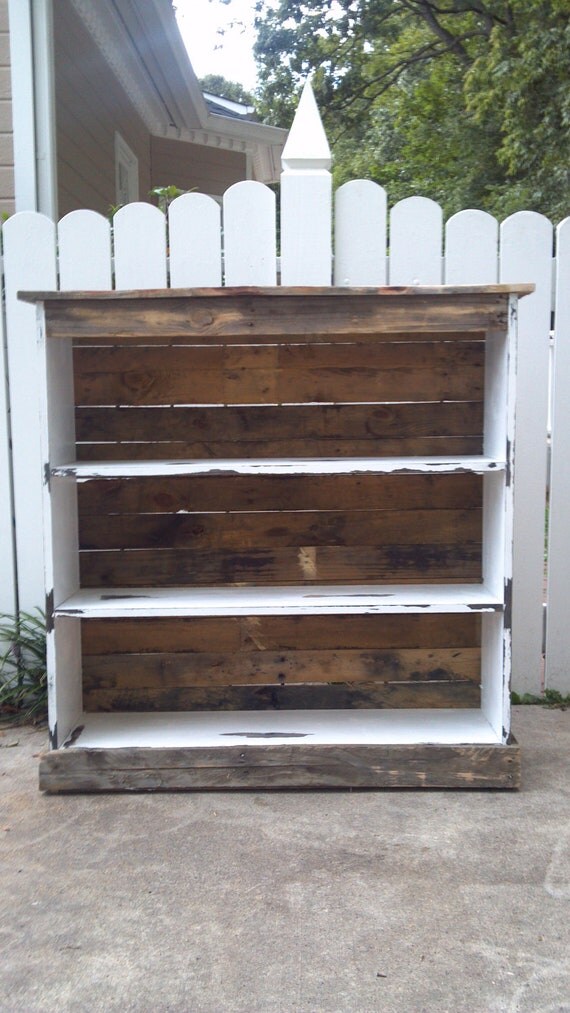 Items similar to Bookcase made from pallets on Etsy