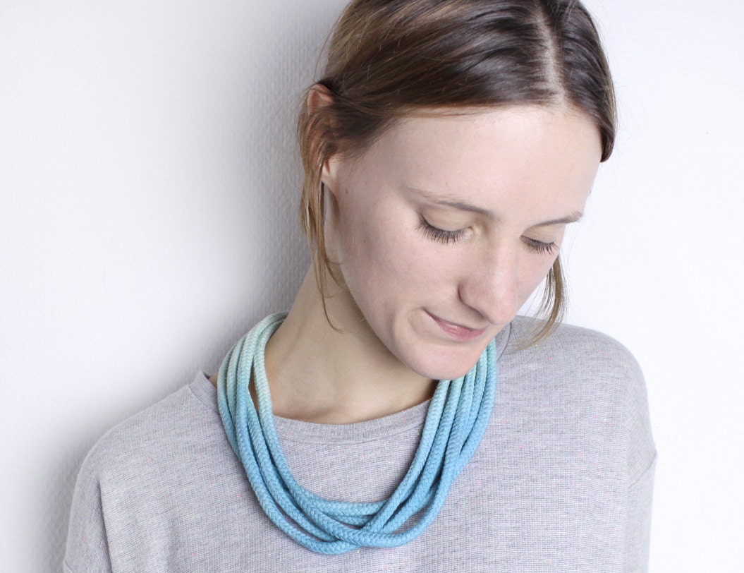 Dip Dye-necklace in light blue and mint