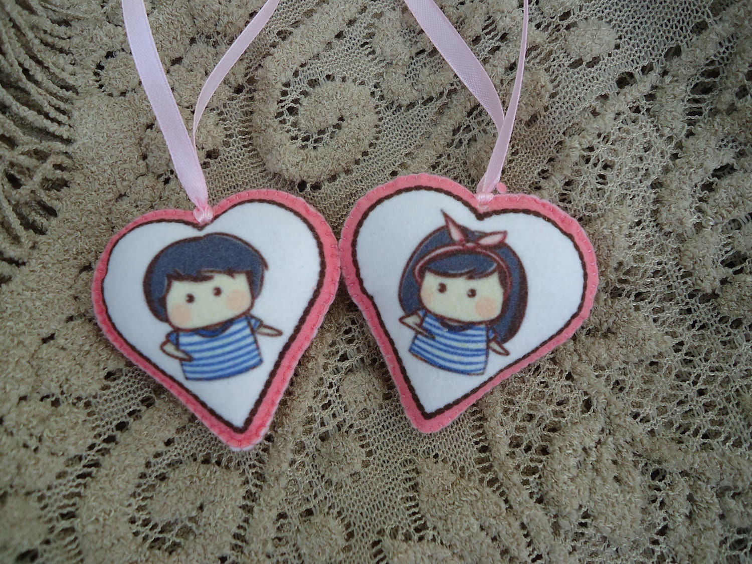 SET of 2 - cute couple - Wedding gifts - wedding favors - Heart ornaments - party decoration - (custom colors and sizes)