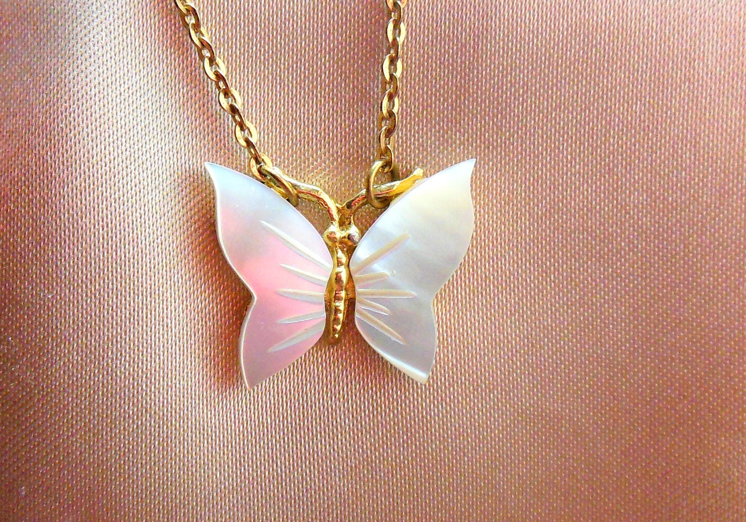 Vintage Necklace Mother Of Pearl Butterfly Gold Tone Details and Chain