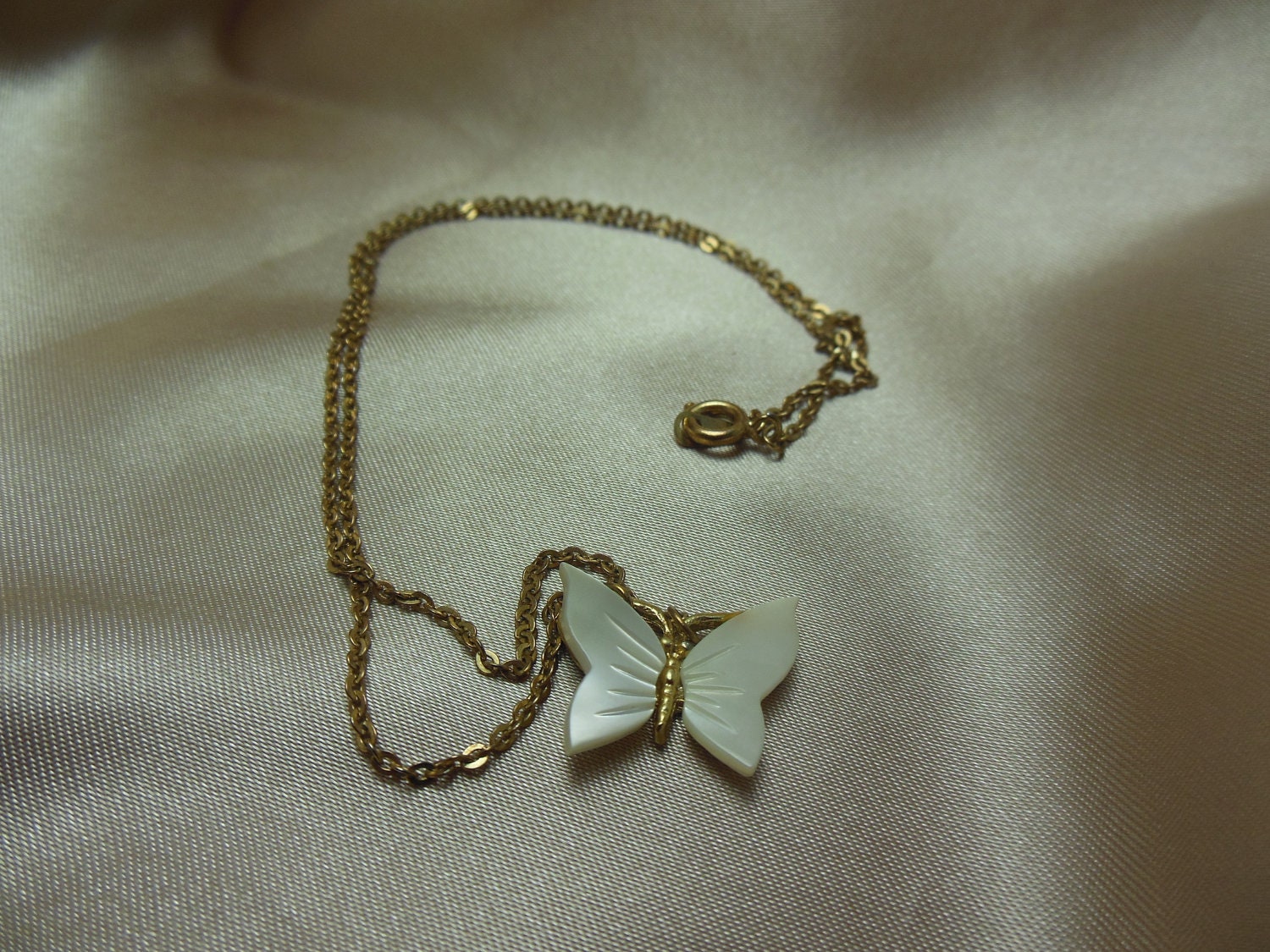 Vintage Necklace Mother Of Pearl Butterfly Gold Tone Details and Chain