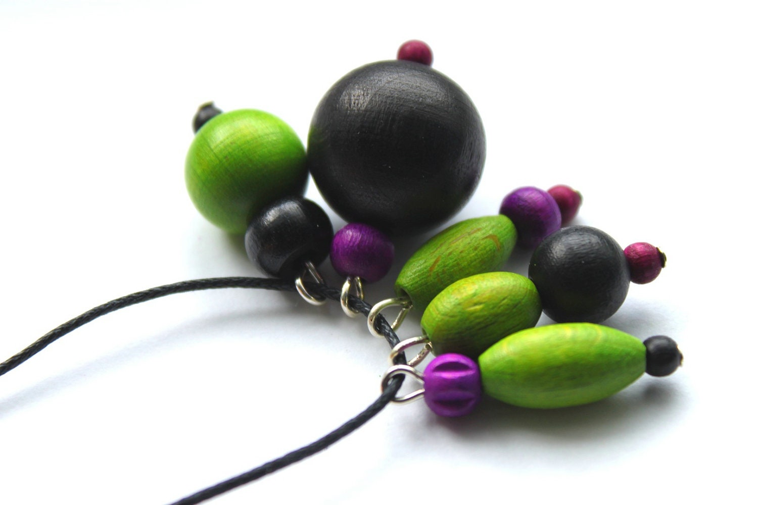 Wooden Bead Cluster Necklace in Passion Flower